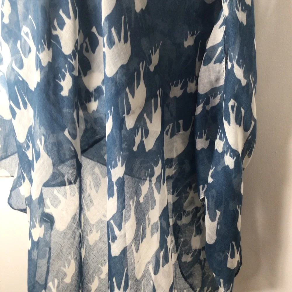 Scarf elephant blue Chic Blue and White Elephant Pattern Throw